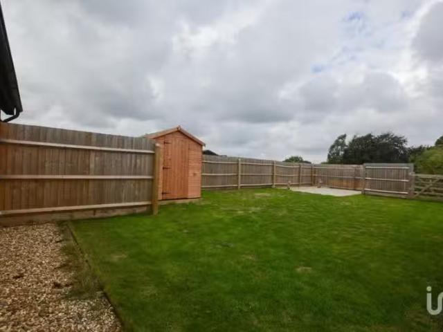 Cheap 1 bedroom barn conversion for rent in Woodside Green, Gr.
