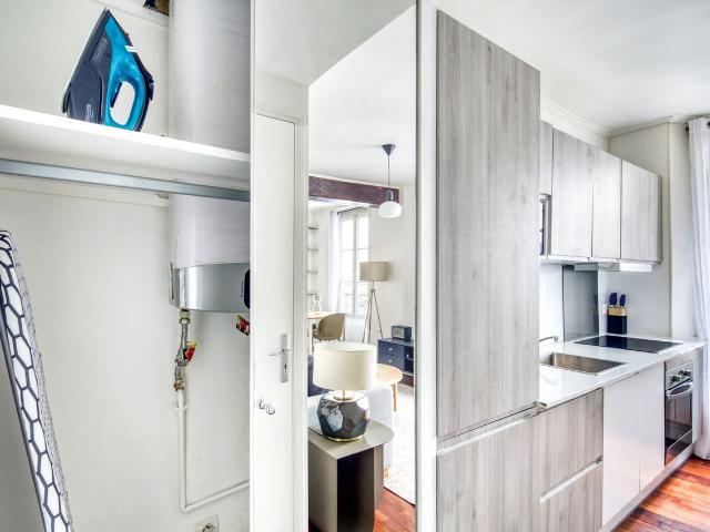 Charming 1 Bedroom Getaway in the Heart of Paris, Paris Amsterdam Apartments for Rent