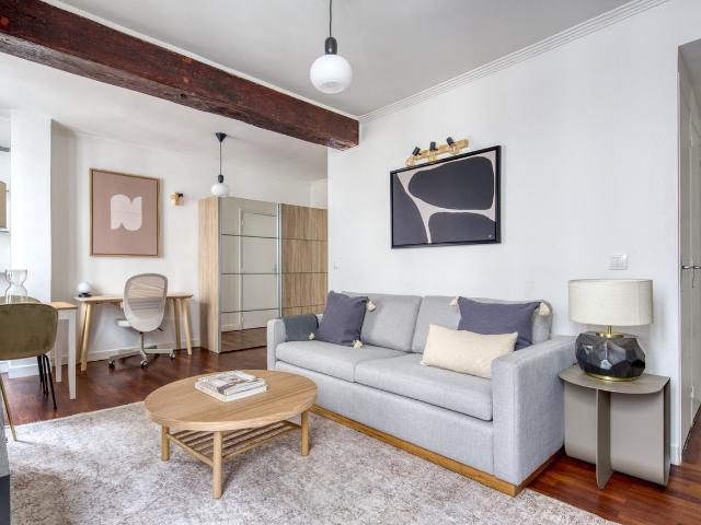 Charming 1 Bedroom Getaway in the Heart of Paris, Paris Amsterdam Apartments for Rent