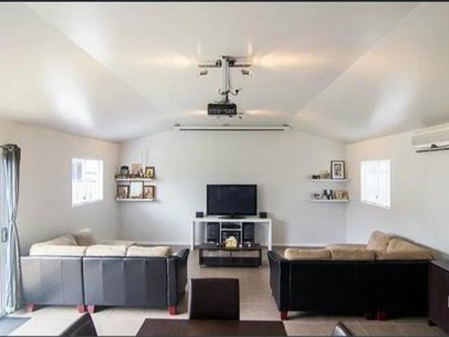 Charming 1 Bedroom Granny Flat with Carport – Water & Lawn Maintenance Included