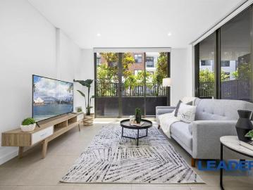 Charming 1 Bedroom Ground Floor Apartment with Front Yard and Study area