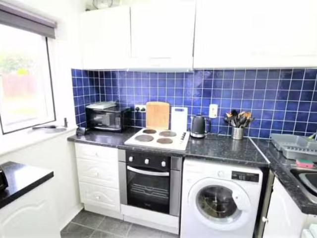 Just in! 1 bedroom ground floor flat for rent in Pennine Road.