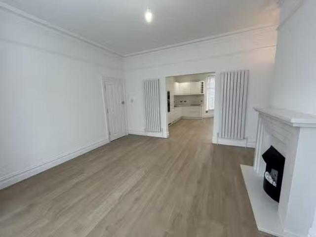 Rental! 1 bedroom ground floor flat for rent in Victoria Drive.