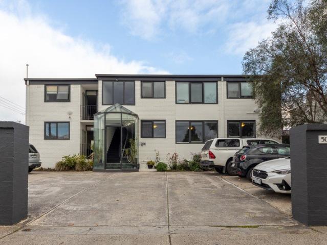 Charming 1 Bedroom Double Brick Apartment in Prime Brunswick East