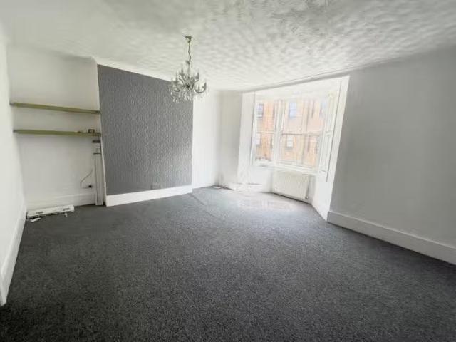 Charming 1 bedroom flat for rent in Western Place, Worthing, B.