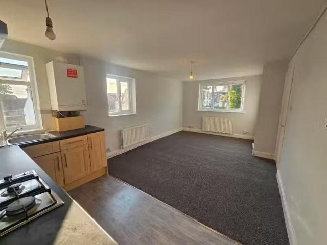 Charming 1 bedroom flat for rent in Woodville Road, Thornton H.