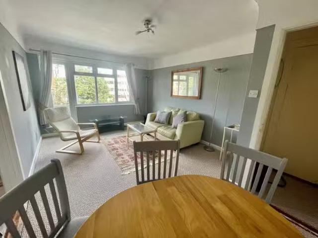 Just in! 1 bedroom flat for rent in Berkley Manor, Poole Road.