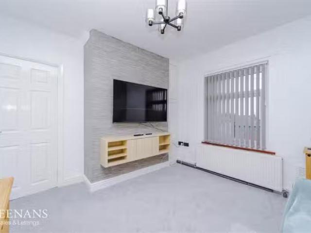 Deal! 1 bedroom flat for rent in Cedar Avenue, Haslingden, Ros.