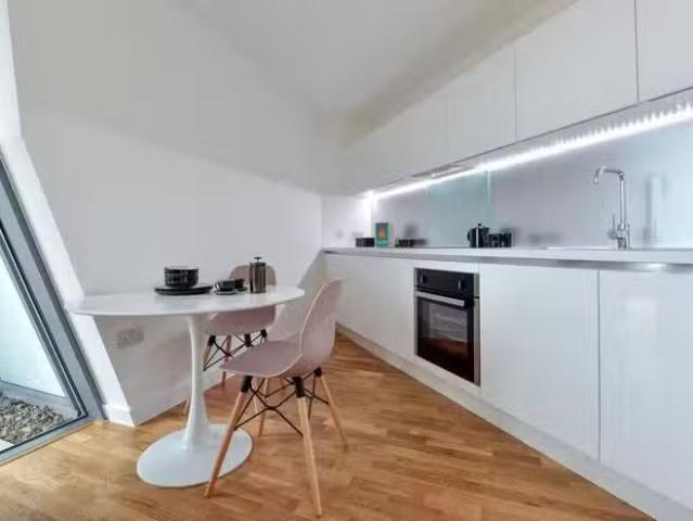 Nice 1 bedroom flat for rent in Lilycroft Road, Bradford, BD9