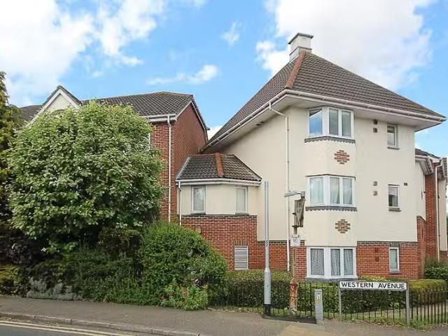 Rental! 1 bedroom flat for rent in Melford Place, Ongar Road.