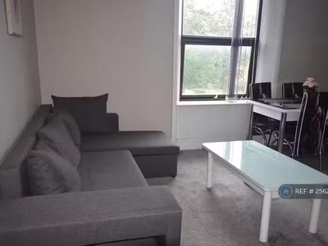 Just in! 1 bedroom flat for rent in North Park Road, Bradford.