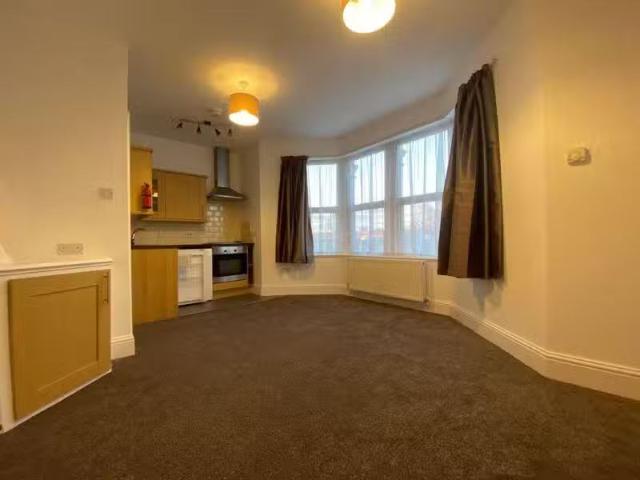 Rental! 1 bedroom flat for rent in Oakleigh Avenue, Whitehall.
