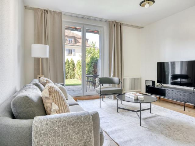 Charming 1 Bedroom Furnished Apartment with Balcony in Wipkingen, Zurich Amsterdam Apartments for Rent