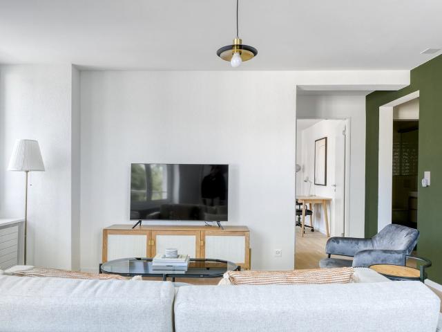 Charming 1 Bedroom Furnished Apartment with City Views in Hottingen, Zurich Amsterdam Apartments for Rent