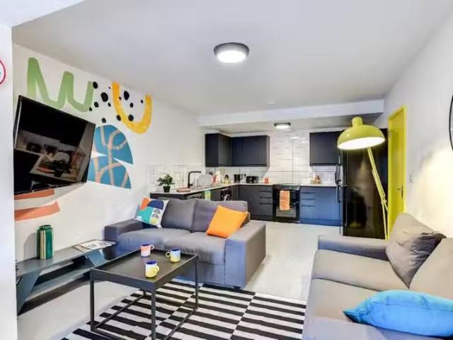 Unique 1 bedroom house of multiple occupation for rent in Bish.