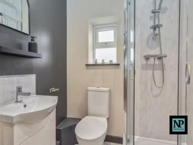 Unique 1 bedroom house of multiple occupation for rent in Pros.