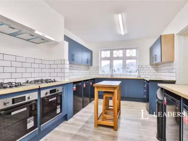 New 1 bedroom house share for rent in Blandford Road, Poole, D.