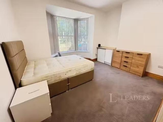 Rental! 1 bedroom house share for rent in Walmersley Road, Bur.
