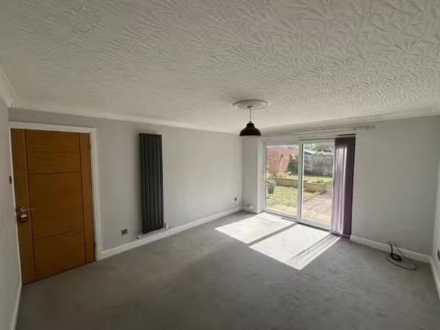 Unique 1 bedroom maisonette for rent in Feckenham Road, Astwoo.