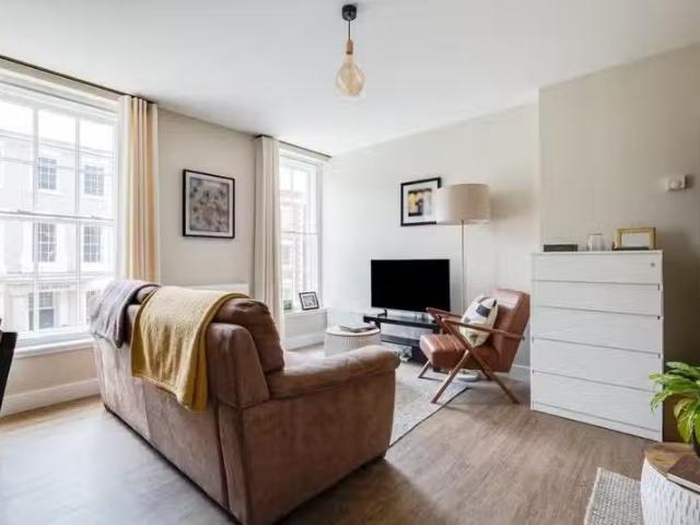 Unique 1 bedroom property for rent in Lower Bridge Street, Che.