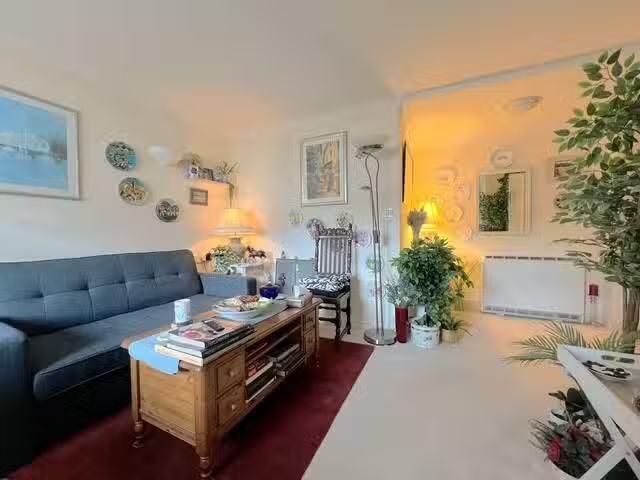 Nice 1 bedroom retirement property for rent in Seafield Road.