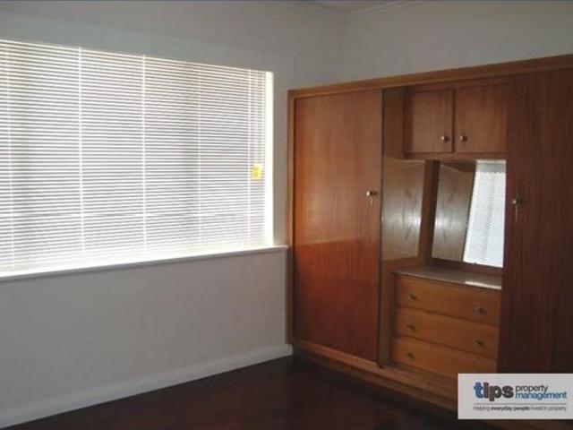 Charming 1 Bedroom Rental Unit in Prime Prospect Location Ideal for Singles or Couples!