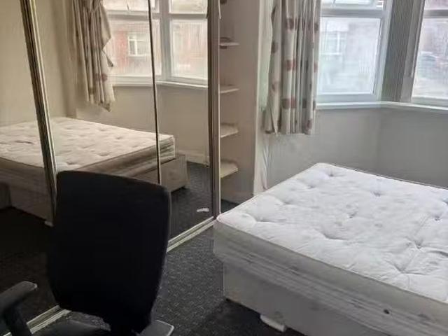 Cozy 1 bedroom terraced house for rent in Fleet Lane, Bradford.