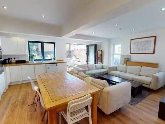 Cheap 1 bedroom terraced house for rent in Room 8, Christina T.