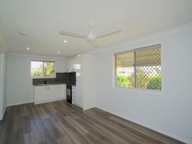 Charming 1 Bedroom Unit with Modern Features Near Beach and Parklands