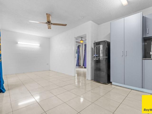 Charming 1 Bedroom Unit in Bungalow
