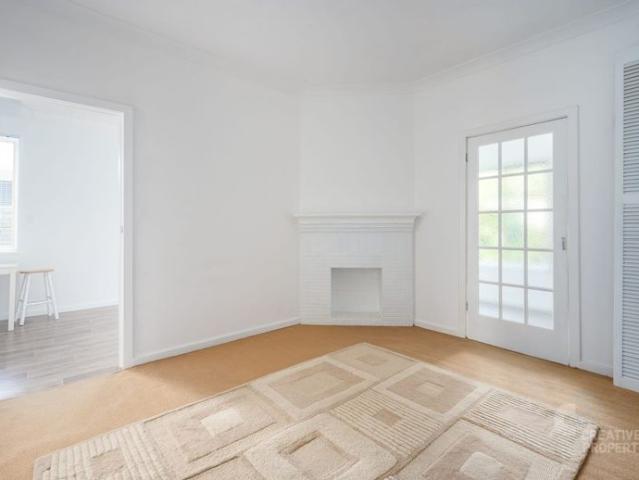 Charming 1 Bedroom Unit in Prime Location!