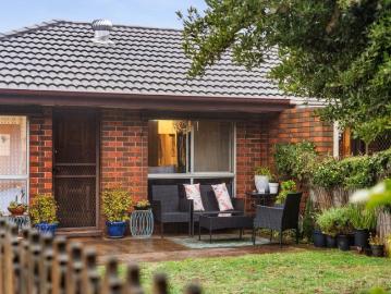 Charming 1 Bedroom Unit Quiet, Private, and Just Steps from Town