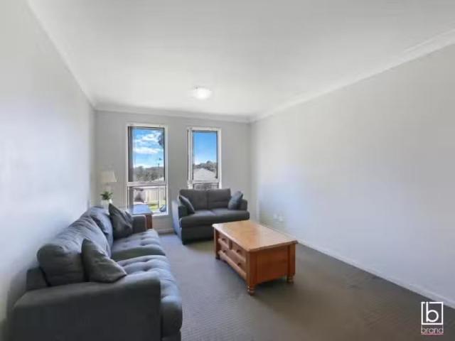 Unique 1 Bilby Close, WADALBA House for rent Listed by Eva Va.