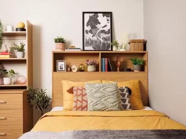 Rental! 1 BR Manor Bank Extra Large Ensuite