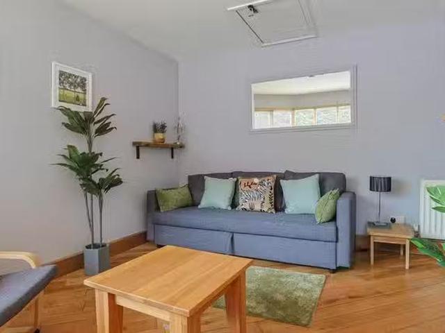 Charming 1 BR Addison Court