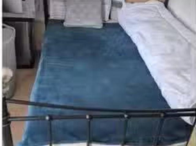 Deal! 1 BR Furnished room in 6 bedroom apartment in Redbridge.