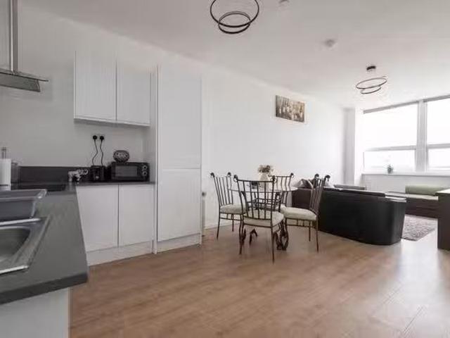 Deal! 1 BR Halfords Lane