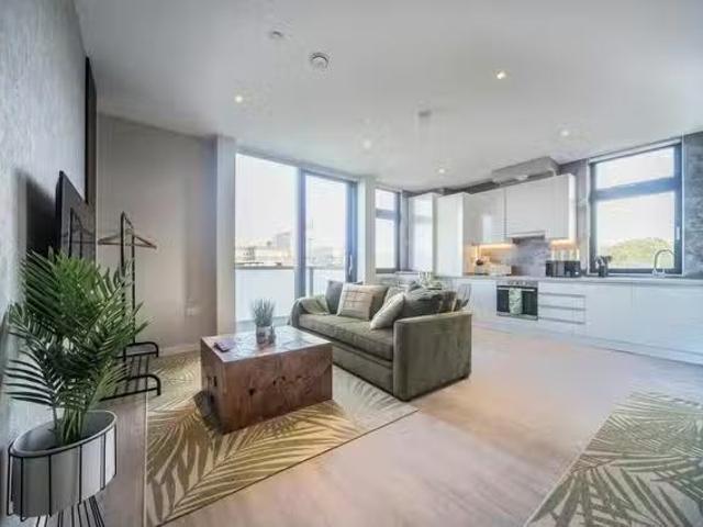 Unique 1 BR High Street, Orpington