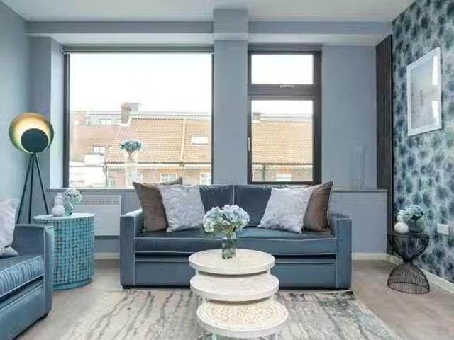 Just in! 1 BR High Street, Orpington