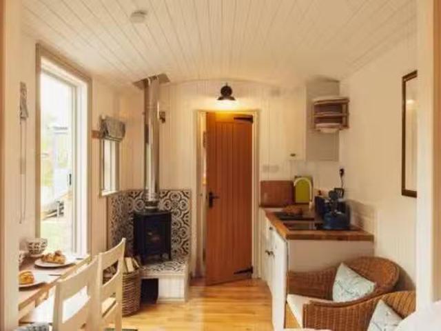 Rental! 1 BR Hilton Crescent