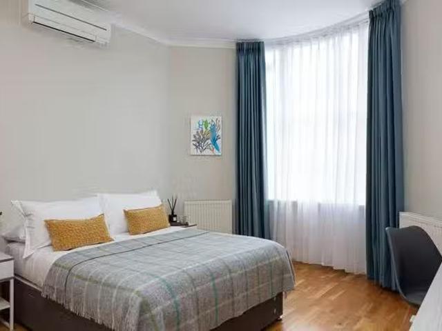 Rental! 1 BR Regency Square, Brighton