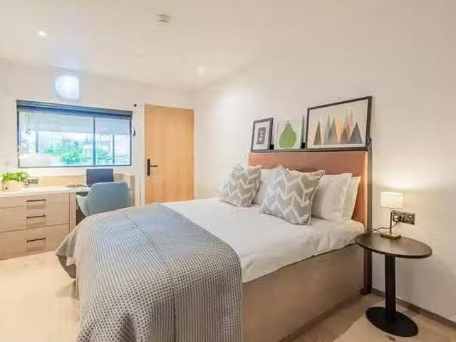 Cheap 1 BR St Andrews Hall, St Andrews Signature Studio