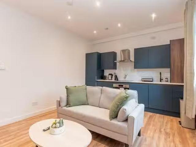 Unique 1 BR Saint Margarets Road