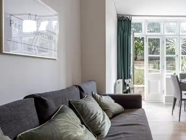 Just in! 1 BR Trebovir Road