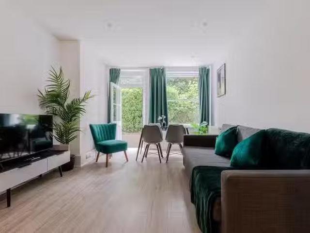 Cheap 1 BR Trebovir Road