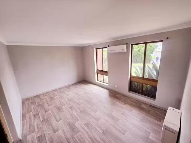 Just in! 1 BR UNIT 1 Parkview Apartments, Manjimup, WA 6258