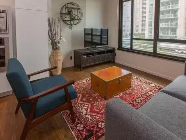 New 1 BR View Street