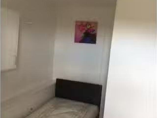 New 1 BR Welcoming room in shared flat in Putney, London