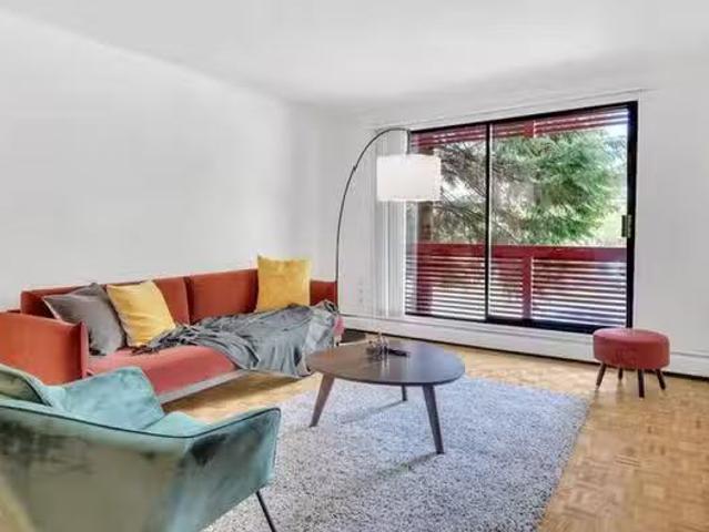 Cheap 1 BR West 10th Avenue