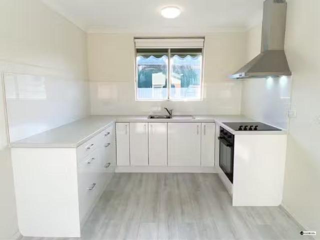 Deal! 1 BR 1/524 Klose Street, Lavington Apartment for rent L.